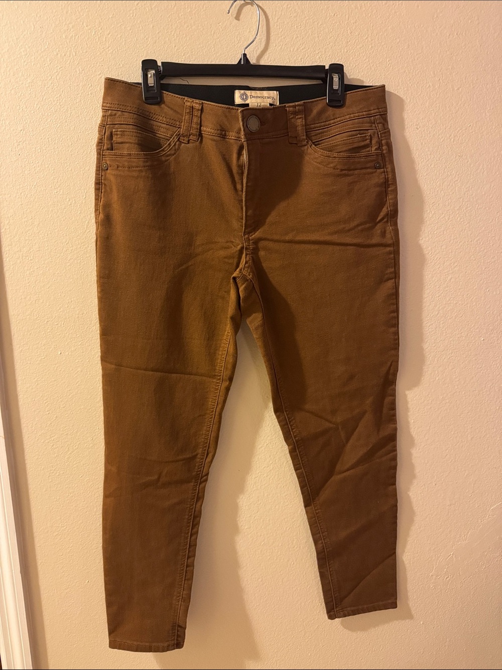 Democracy Women’s Skinny Jeans in Camel Brown